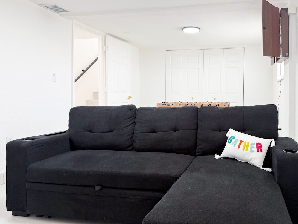 NEW Luxury 5BR Villa Private Pool BBQ Game Room