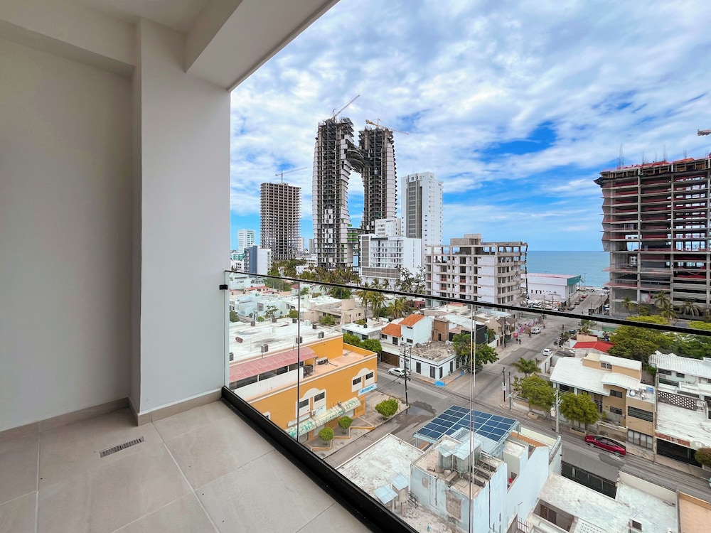 Makeva Condos - Near Malecon