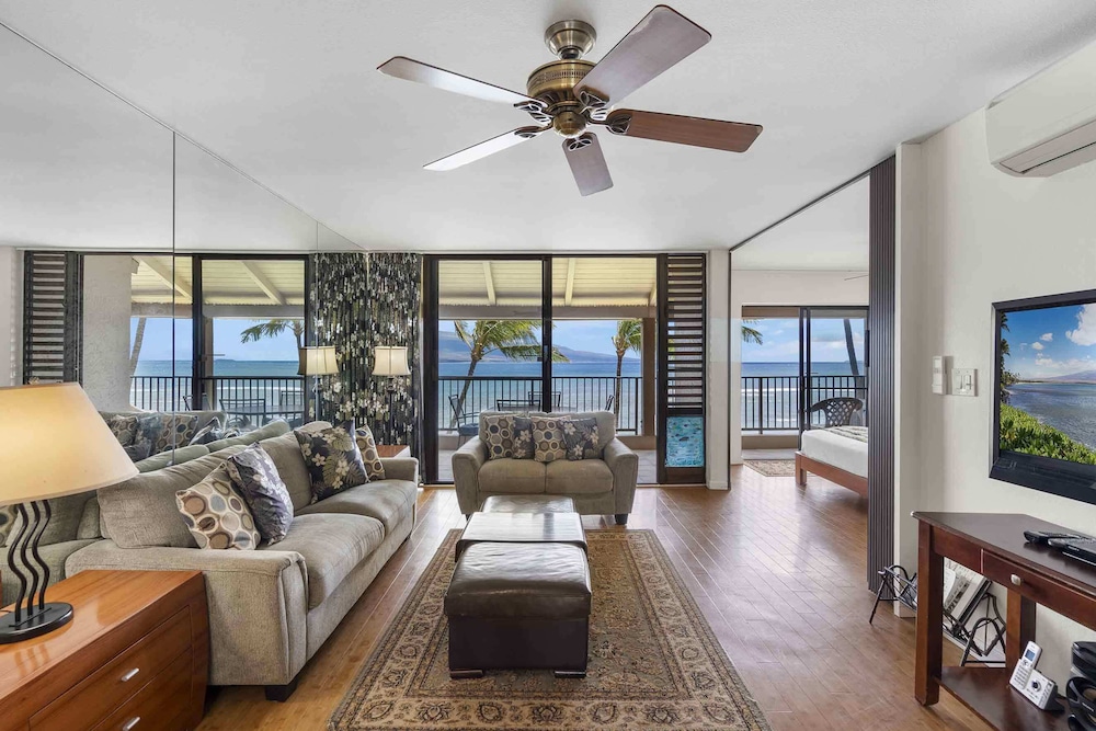 Lauloa 410 - Top Floor, Oceanfront Lanai, Molokini & Halaeakala Views, Split A/C