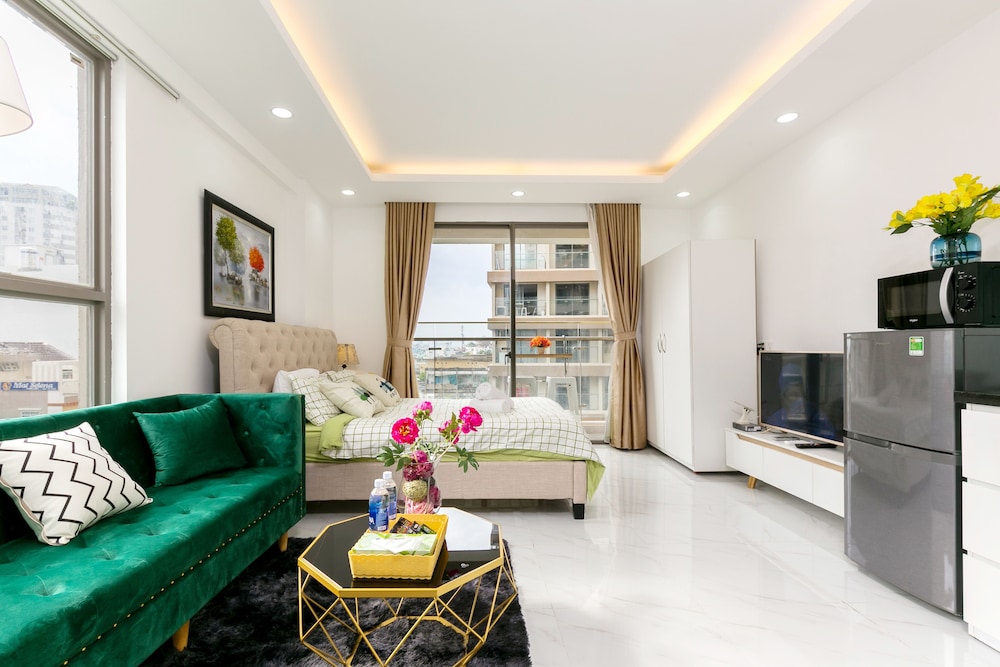 Jennifer House - Millenium Apartment