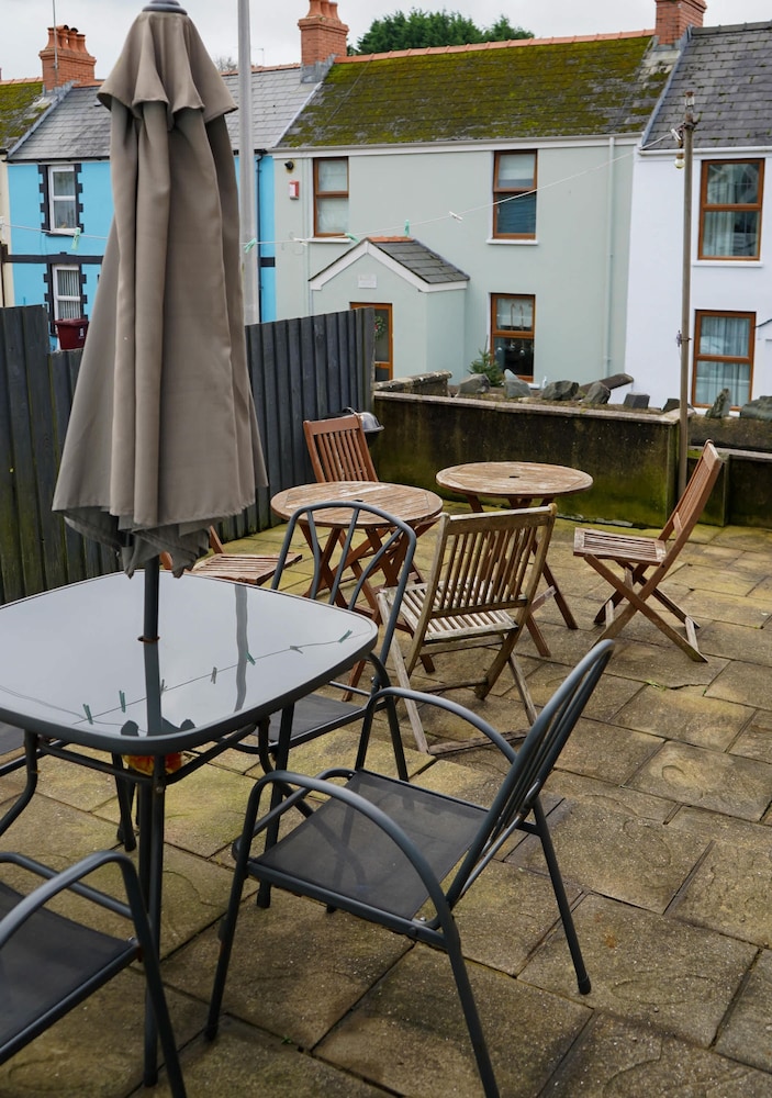 Ivy Cellar With 2 Bedrooms and 1 Bathrooms