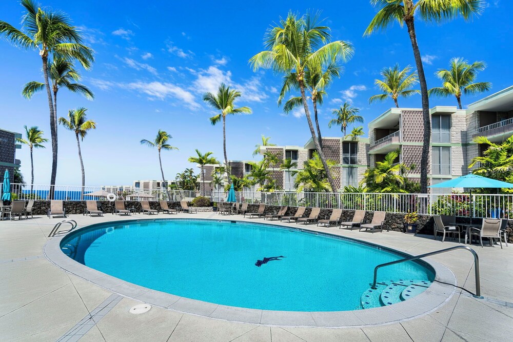 Oceanview Kona Condo - Pool, Lanai, Walk to Town - Vrkcv