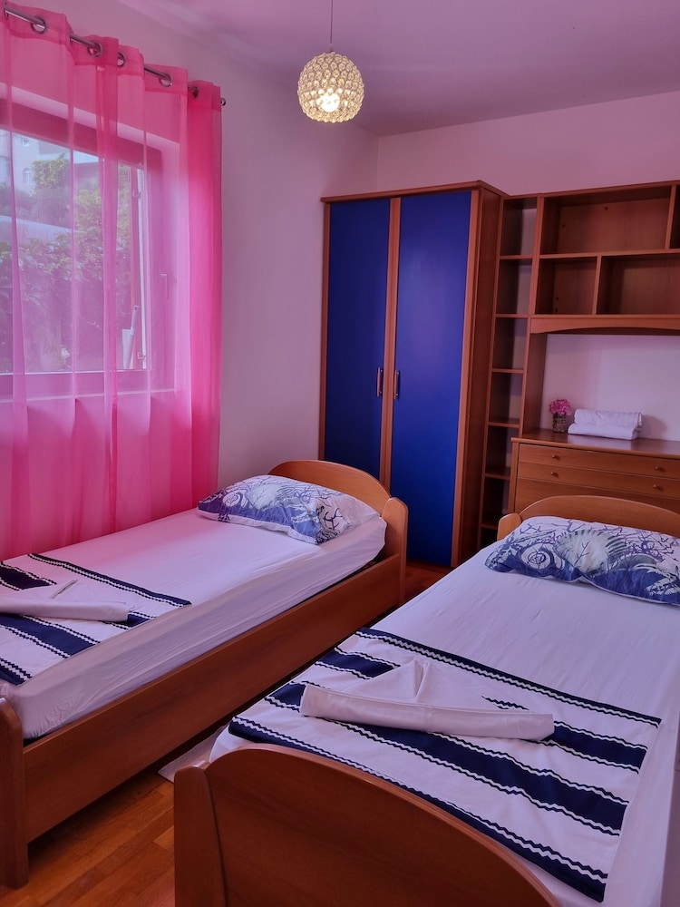 Large 120 m2 apt With Patio,1 min Walk From Beach view 2