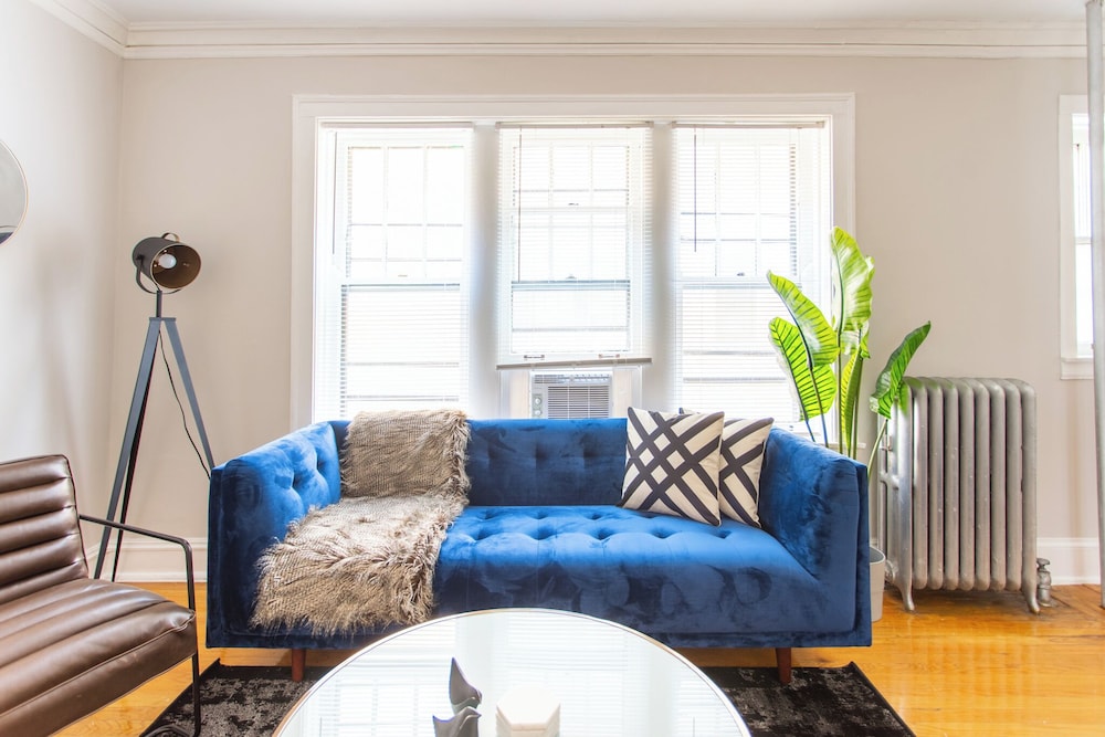 Nice 1BR Spot - Eastwood rep