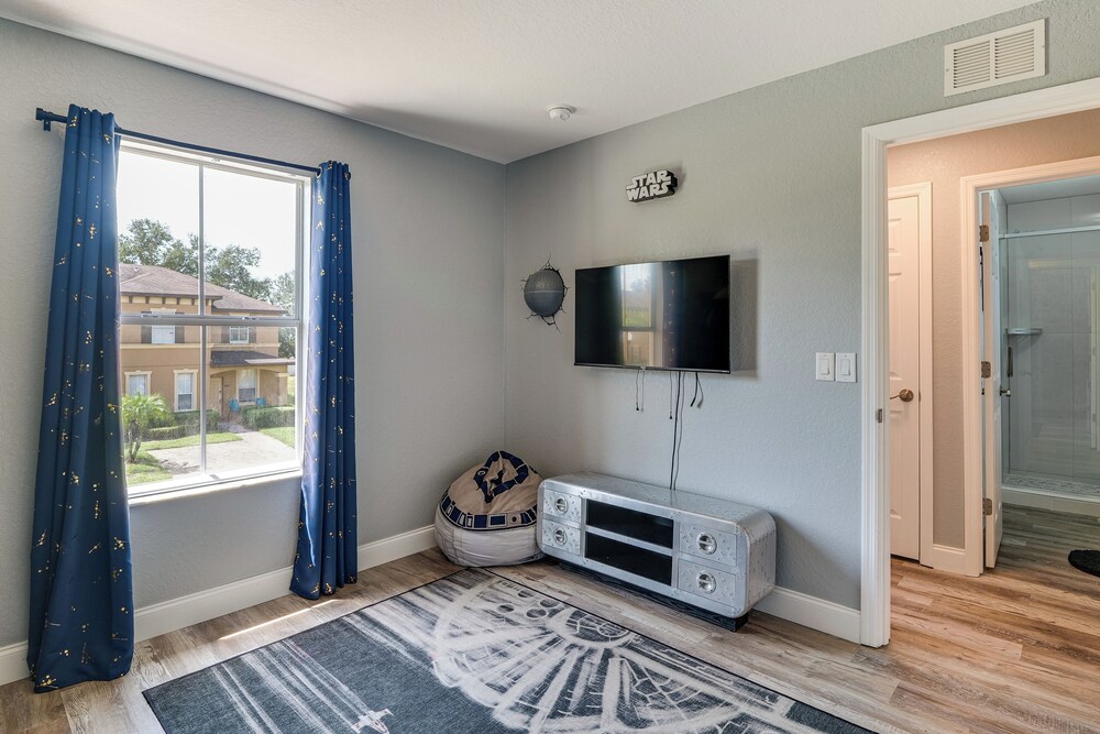 Regal Palms Gem Near Disney w/ Patio, Themed Rooms