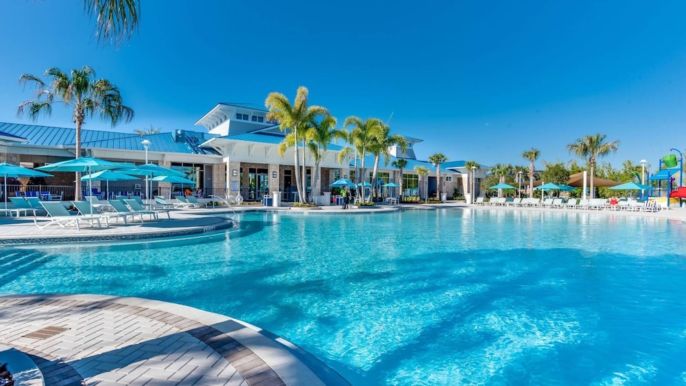 Modern 5BR Townhouse w Private Pool Near Disney