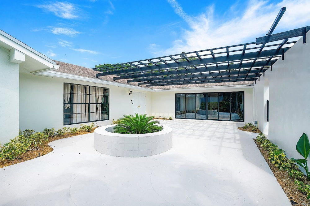 The Garden of Eden | Beautiful Villa w/ Pool & Game Room