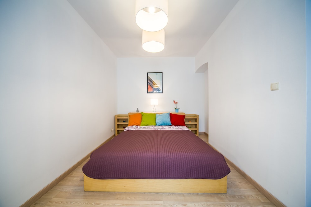 FriendHouse Apartments