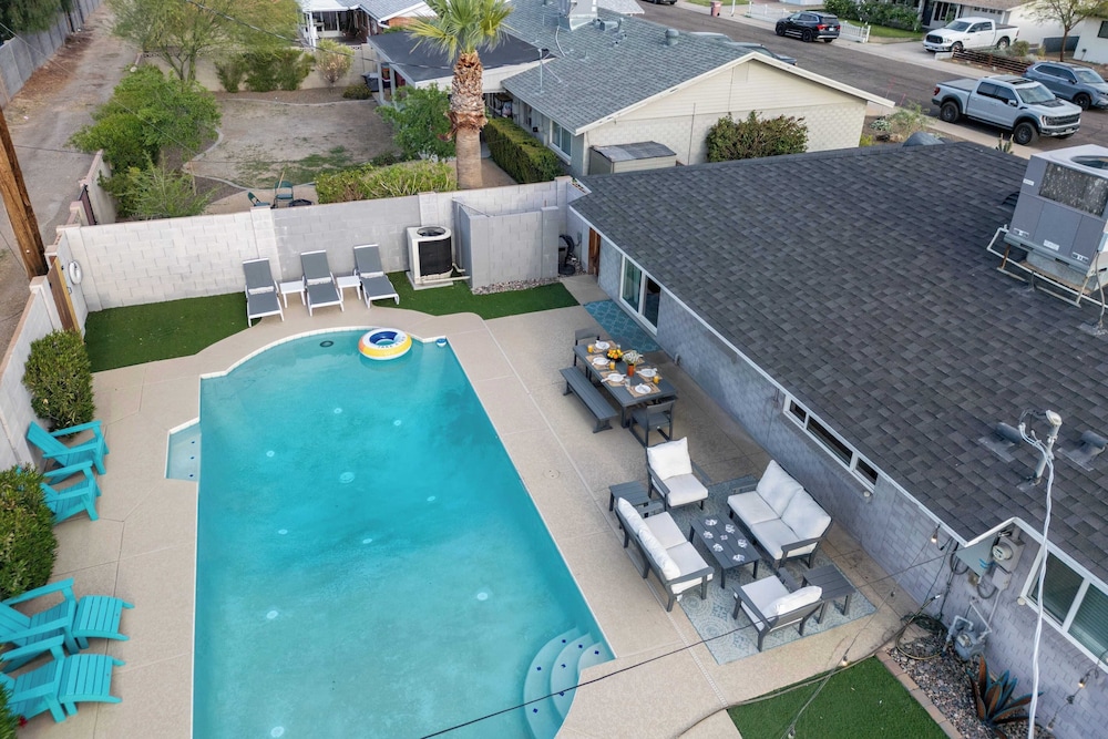 Indianola Oasis Private Pool, Outdoor Living & Old Town Access