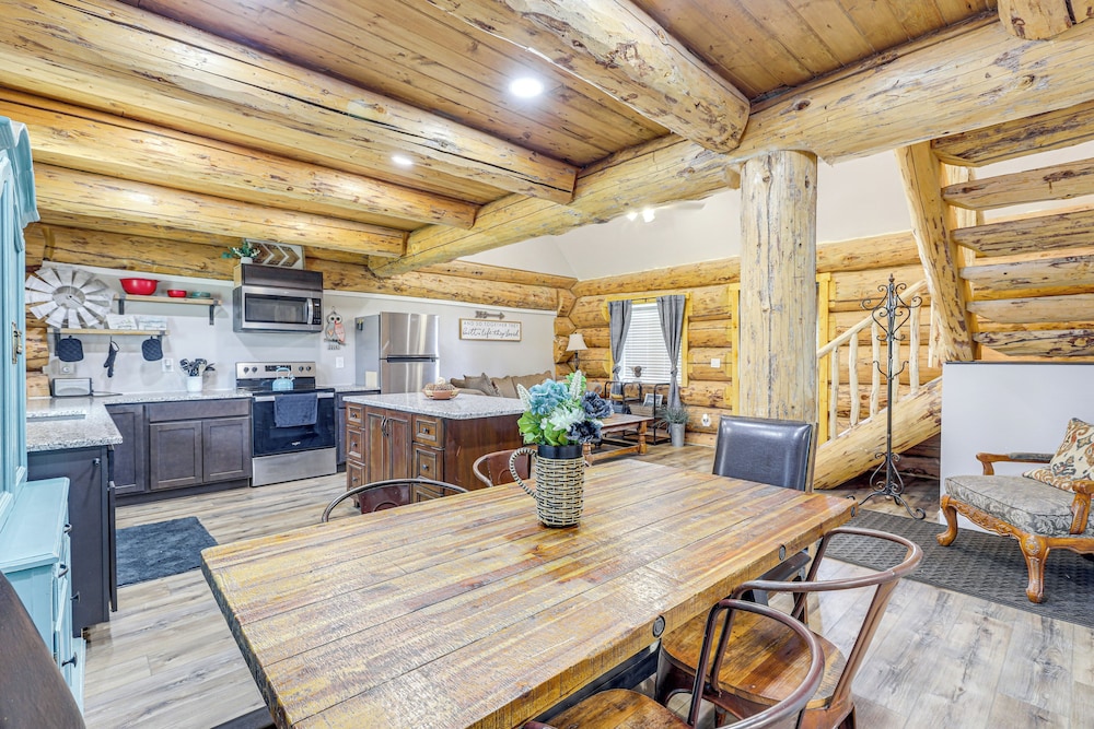 < 2 Mi to Skinwalker Ranch: 'rustic Cliff' Retreat