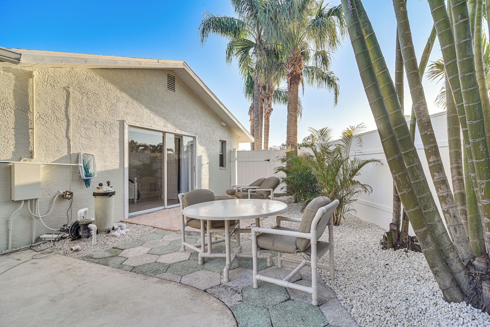 2 Mi to Beach: Home w/ Pool, Grill & More in Largo
