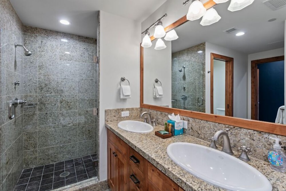 305 - Three Bedroom Shooting Star 3 Condo