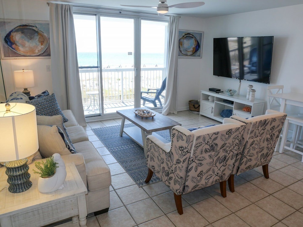 Pelican Beach 0210 1 Bedroom Home