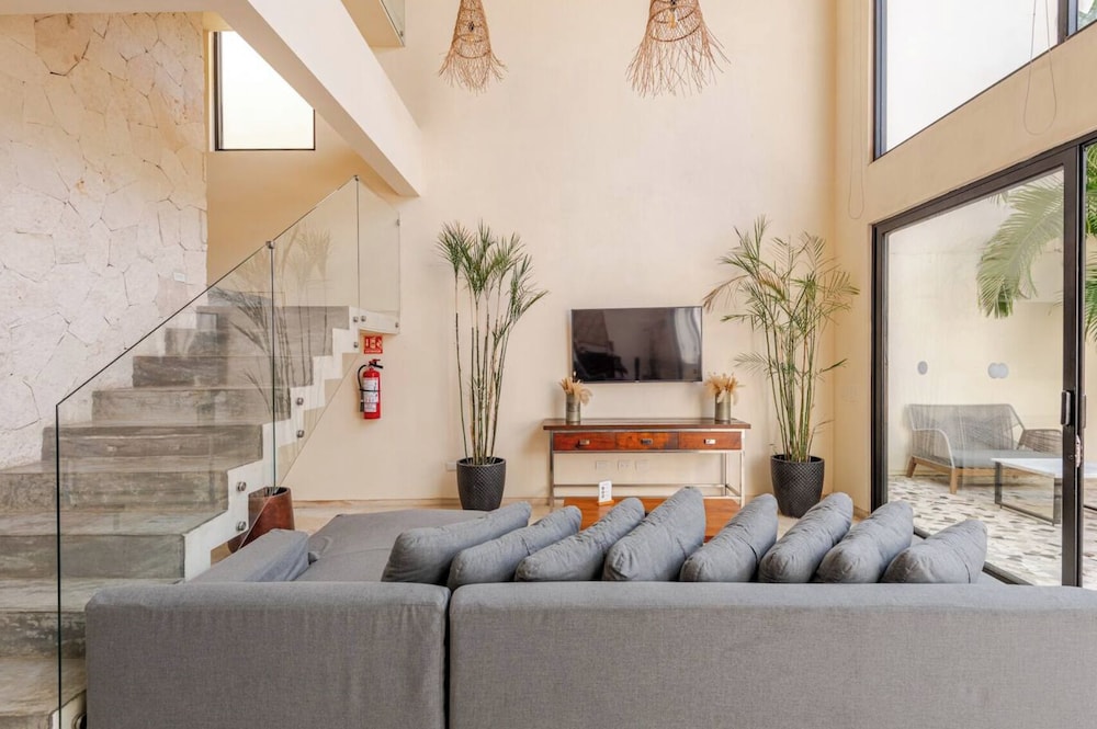 Hum Living Luxury Villas-La Veleta Tulum