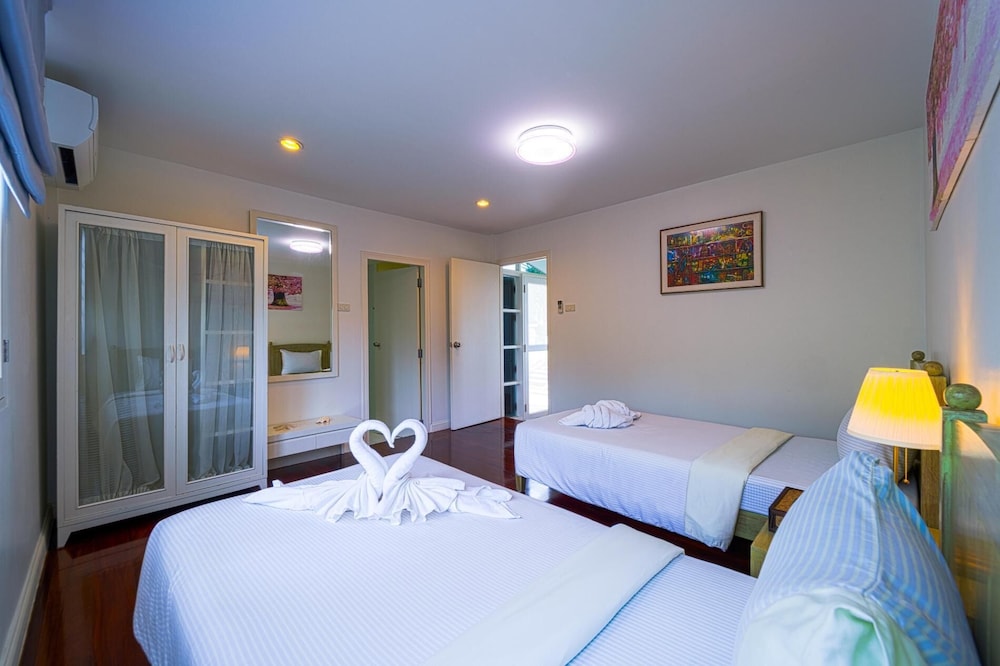 Oceanfront 6 Bedroom Twin Villas OV6