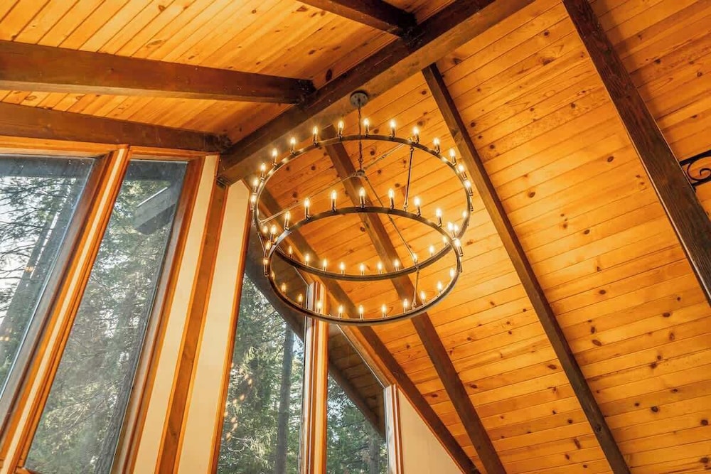 Cozy Tahoma Cabin in the Pines Sleeps 6 + Pets