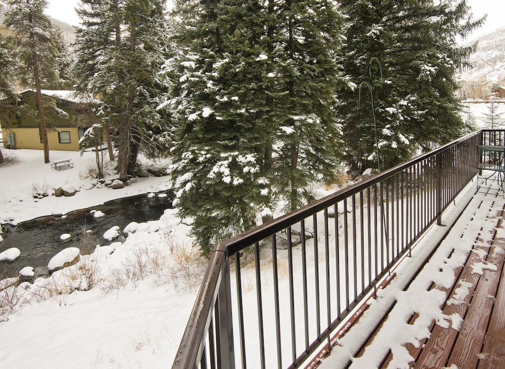 Alpine Creek #6 4 Bedroom Home by RedAwning