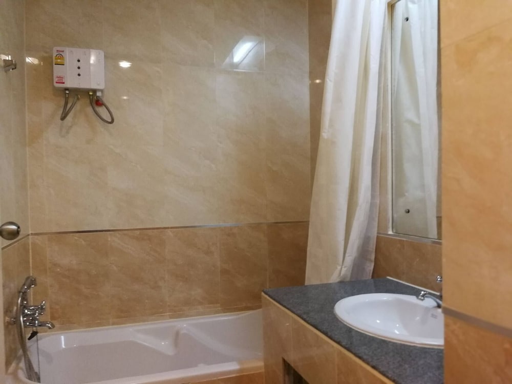 BKK 2 BR apt Near Sathon Iconsiam Firework View