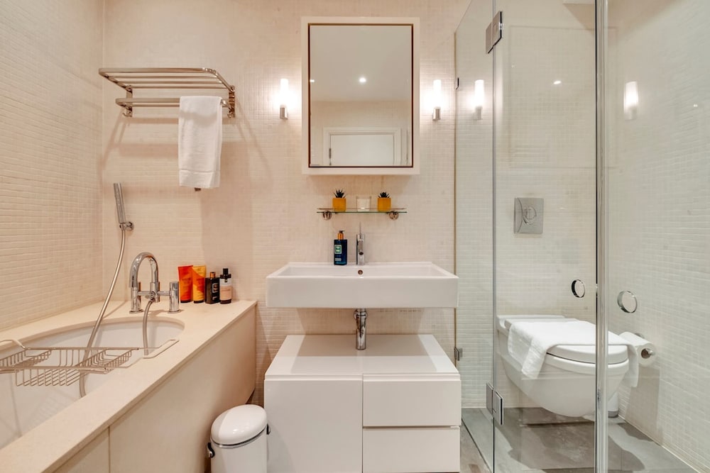 Luxe 4-bed Mews Home - 10 min to Harrods