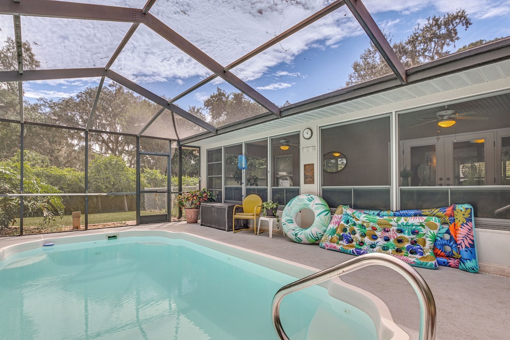 Dog-friendly Home, Lake Henderson Across Street!