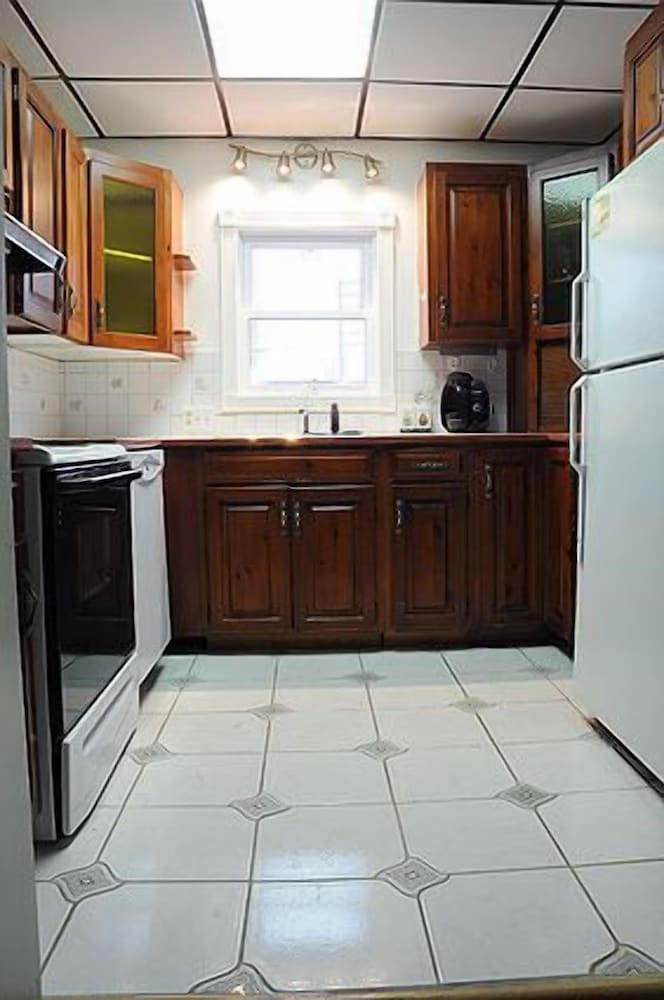 Brockville Vacations - The Noble Suites - Property Image 91