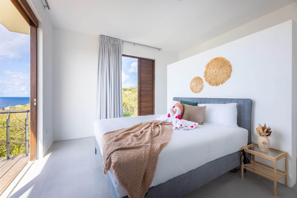 La Perla Chic Panoramic Designer Villa