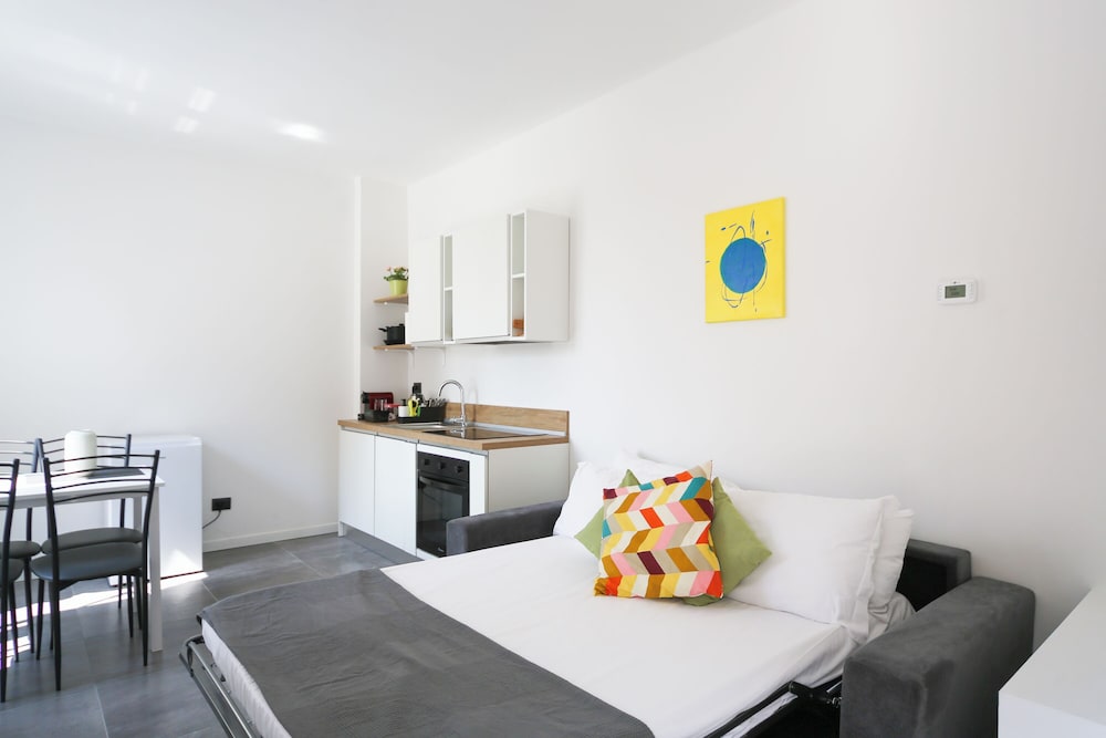 KHL apartments