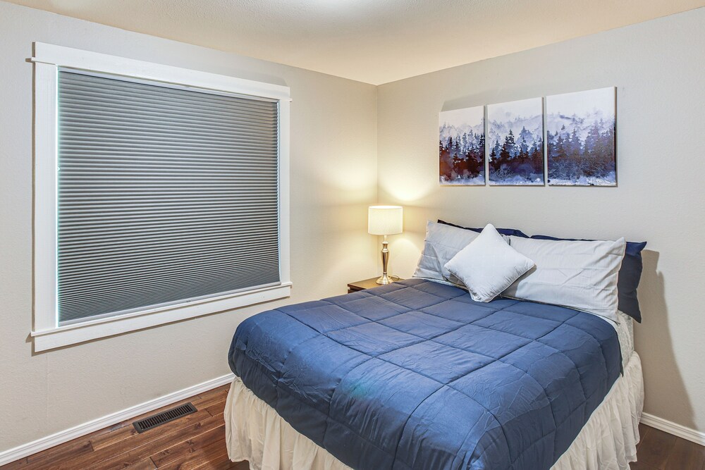 Golf, Hike, Dine & Relax: Home in Port Orchard, photo 15