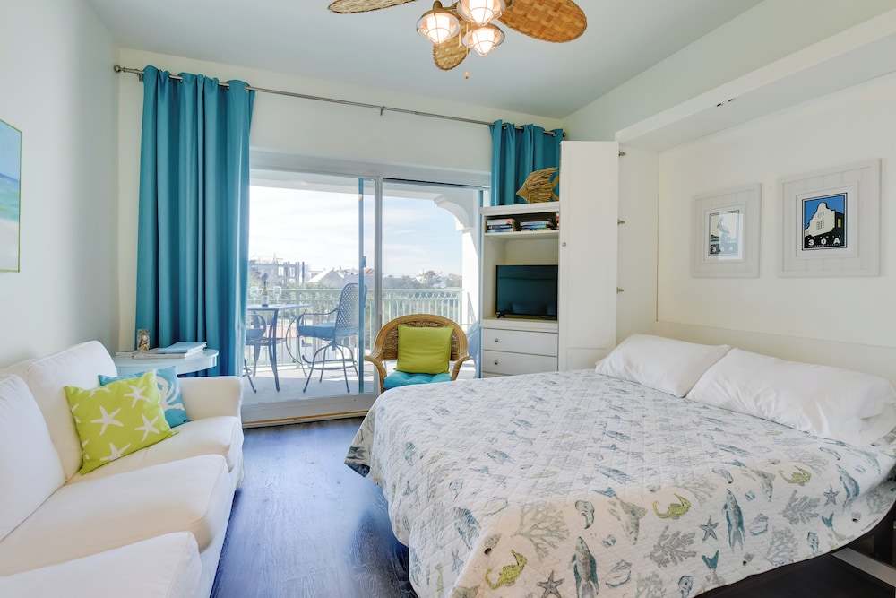 Walkable Condo w/ Pool Btwn Rosemary & Alys Beach!
