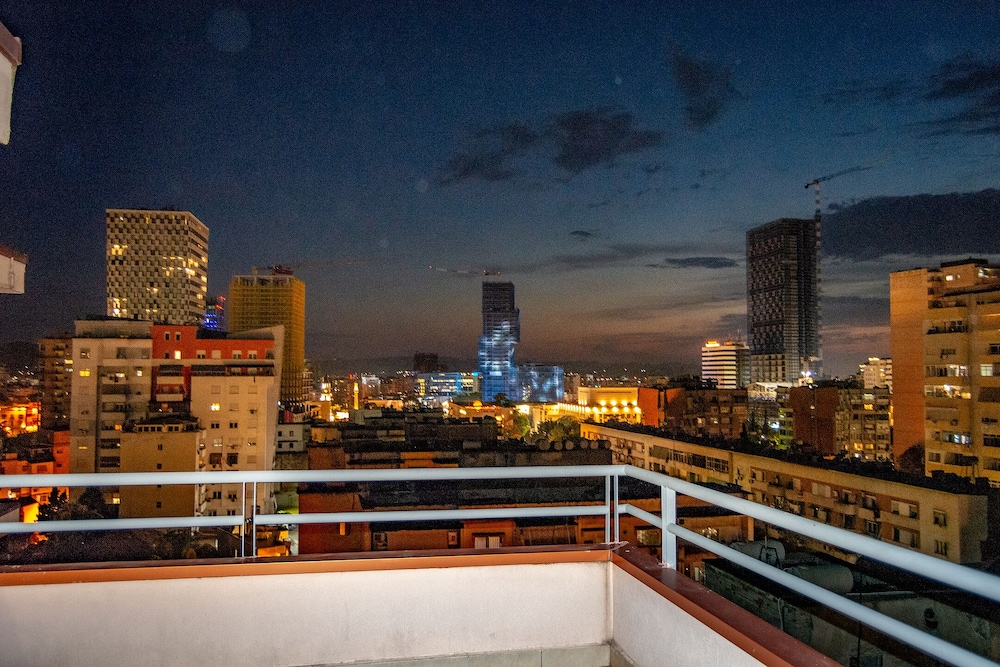 Lovely 1- Bedroom Apartm, Huge Balcony, Lovely View