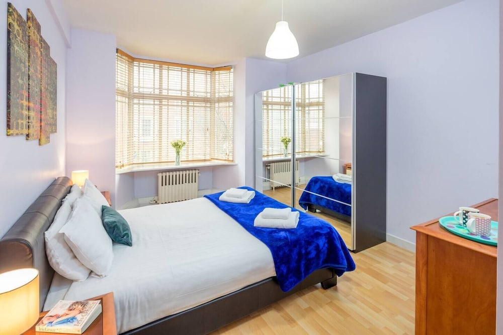 JOIVY 2-bed flat near Notting Hill