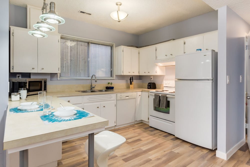 4 Bedroom Suite in Calgary