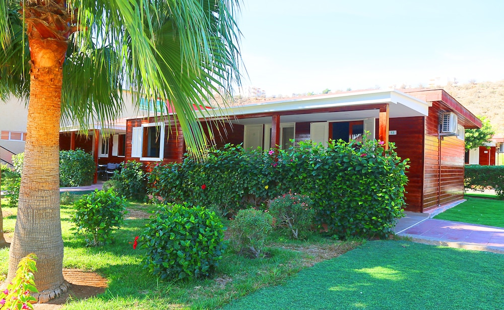 Hotel Atlantica Parc Beach - Image 1