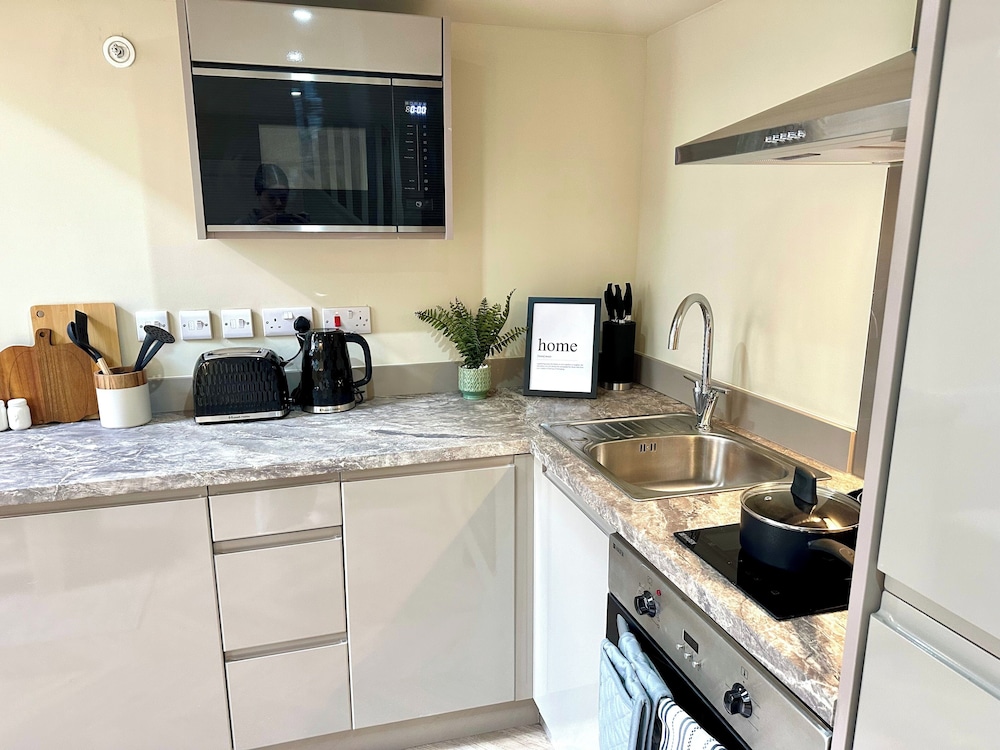 Athenaeum House-leeds Centre-sleeps 3-pets