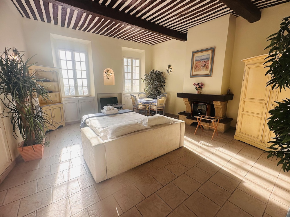 Very Charming Studio Apartment on Port in Cannes a Short Walk to Palais With Aircon and Internet - 411
