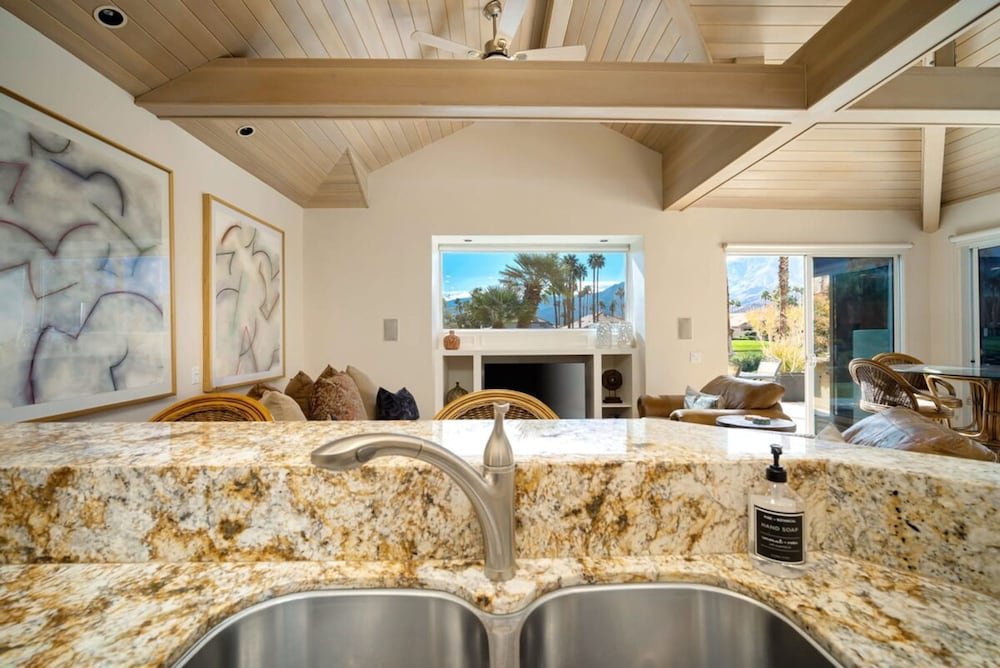 Casa Del Rio Luxe 3BR w Pool Spa Lake Views
