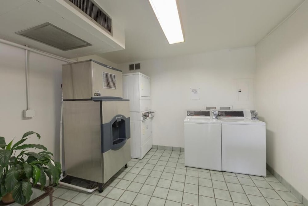 Shasta Vista Inn & Suites