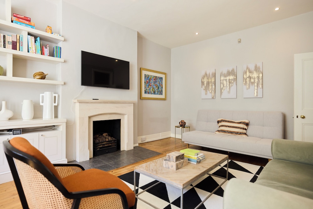 The West Kensington Hideout - Cozy 2bdr Flat With Garden