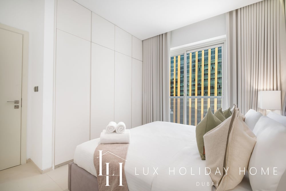 LUX  The West Avenue Dubai Marina Suite