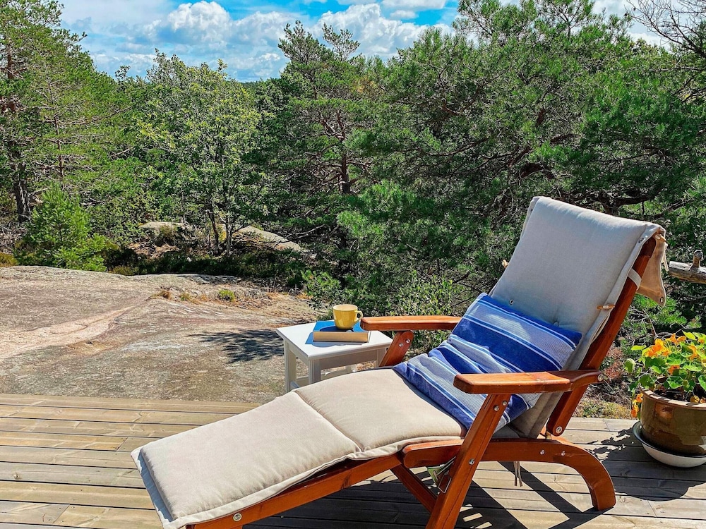 Serene Seaside Retreat in Vesteroy-by Traum view 5
