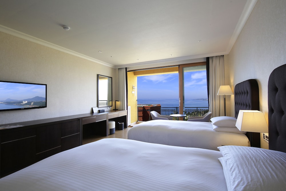 Booyoung Hotel & Resort