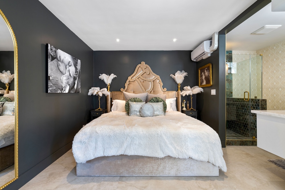 Palm Springs Vacations - The Velvet Rope - Property Image 3