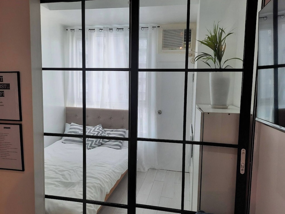 Stylish Condo at Mezza 1 With Fast Wifi & Netflix