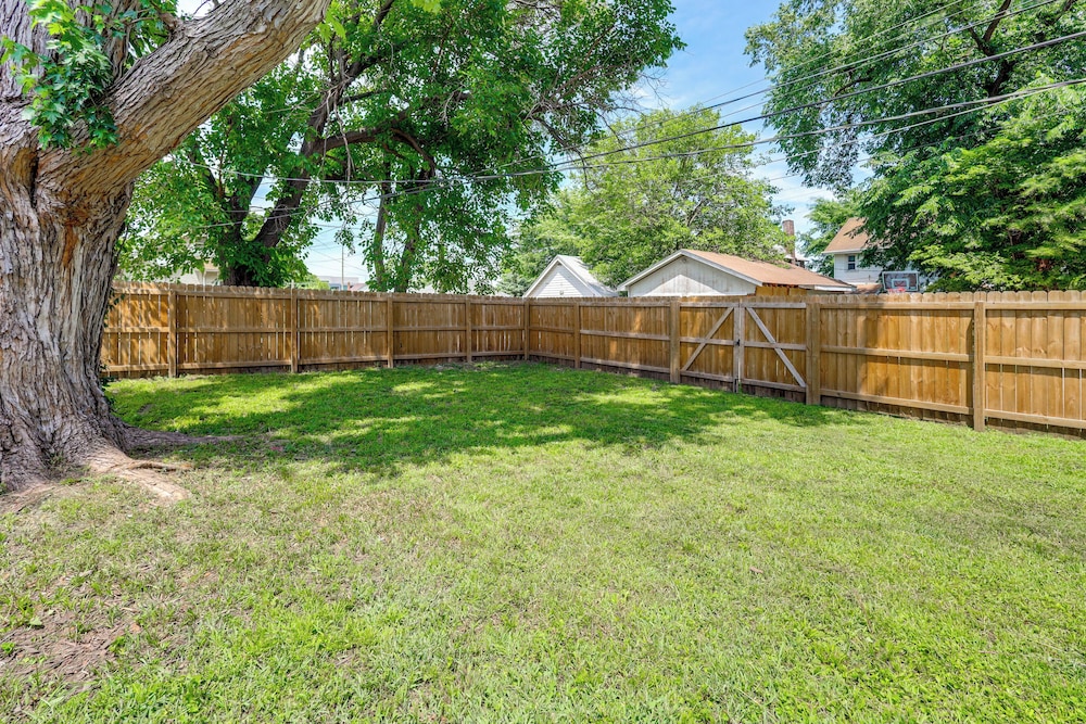 4 Mi to Dtwn Omaha: Spacious Home w/ Fenced Yard!