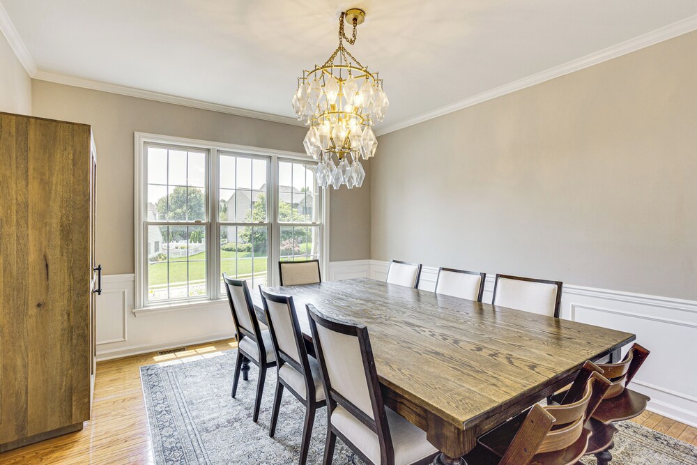 5 Mi to Dtwn York: Spacious Family Home