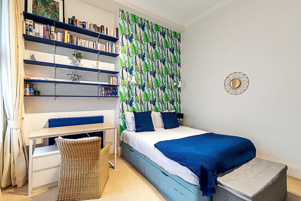 Charming Earls Court Apartment