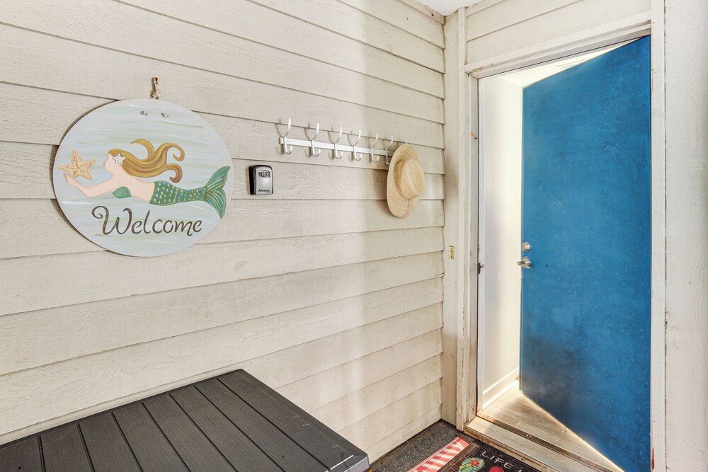 Oceanfront Condo in Harbor Island Community!