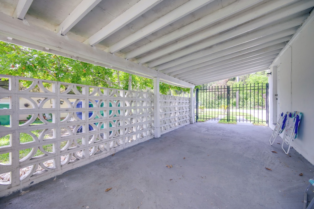 < 3 Mi to Hard Rock Stadium: Miami Home w/ Sunroom