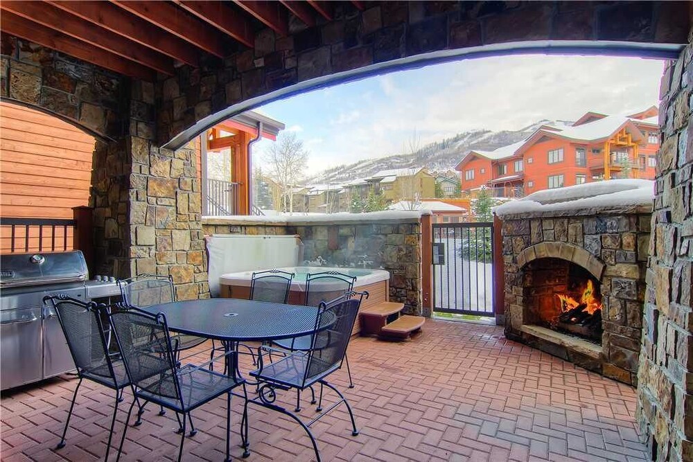6107 Bear Lodge, Trappeur's Crossing Apartment 3