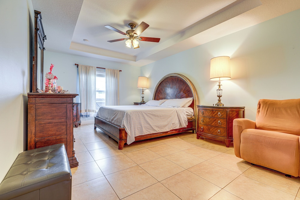 Screened Patio & Hot Tub: Port St Lucie Home!
